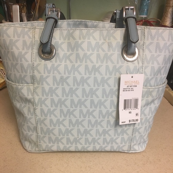 Michael Kor’s bag. - Picture 2 of 3